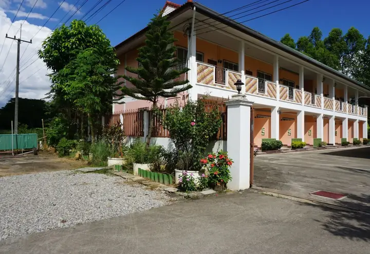 Фанг: Kanoktid Place