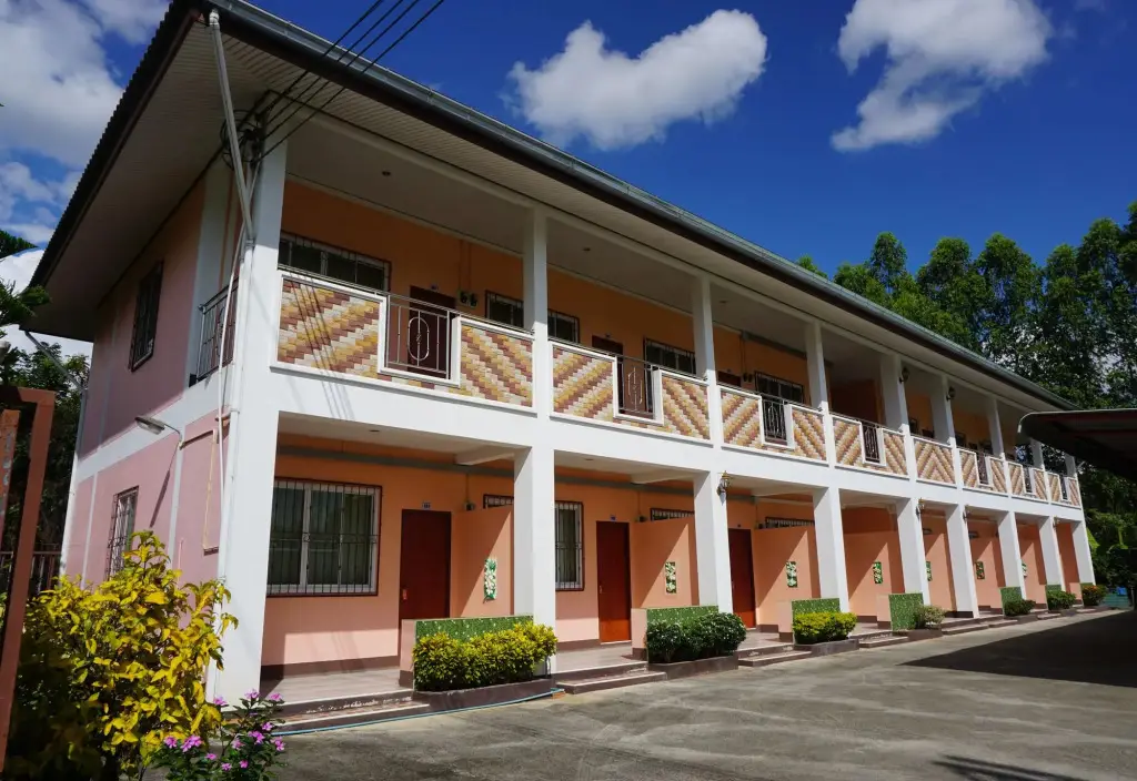 Фанг: Kanoktid Place