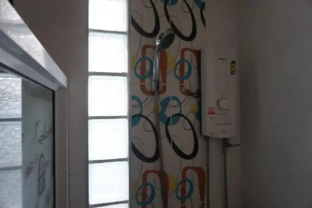 Кхлонг-Янг: The Seat Hostel