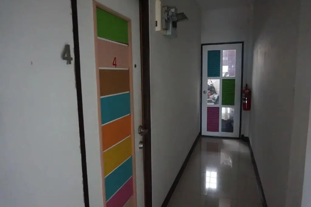 Кхлонг-Янг: The Seat Hostel
