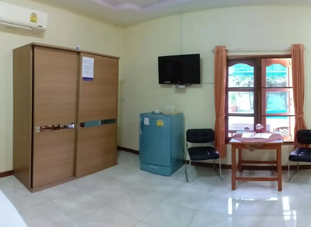 Исторический парк Kamphaeng Phet: Malee-Resort