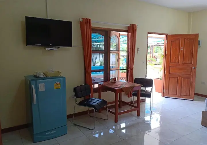 Исторический парк Kamphaeng Phet: Malee-Resort