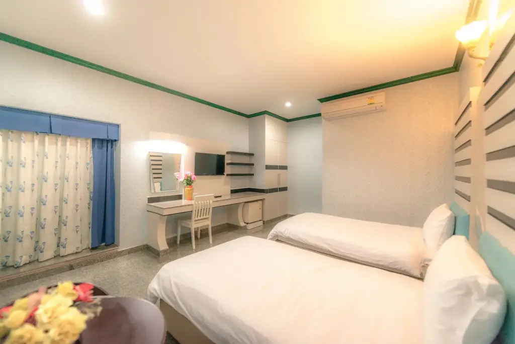 Сурин: Martina Hotel