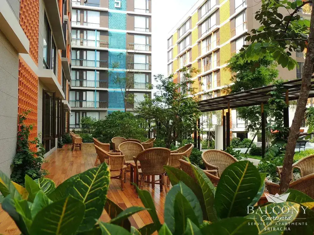 Balcony Courtyard Sriracha Hotel Serviced Apartmen — фото 1