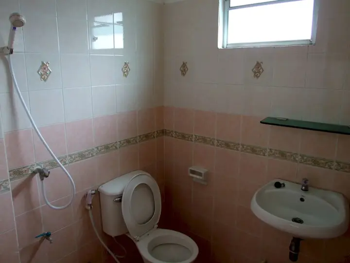 Нонтхабури: KPH Apartment