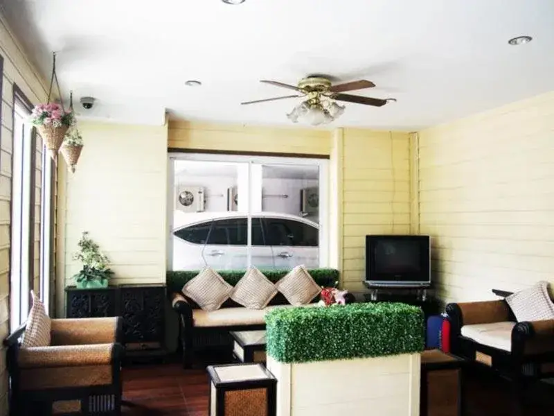Паттайя: @Home Executive Apartment