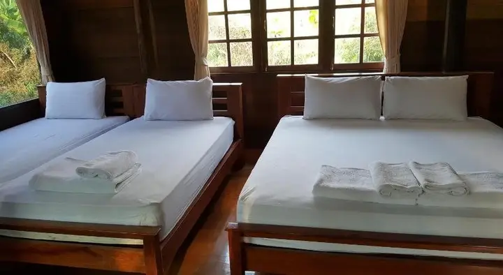 Ампхава: Ruean Mai Chai Khlong
