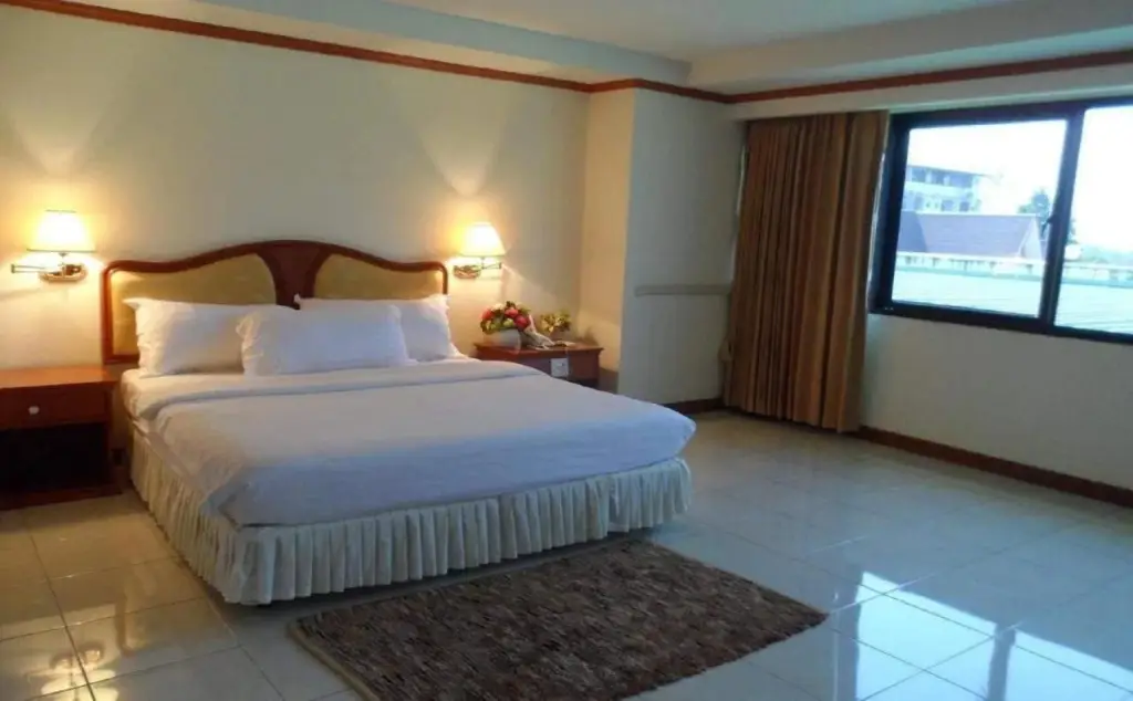 Пхитсанулок: Kresident Hotel
