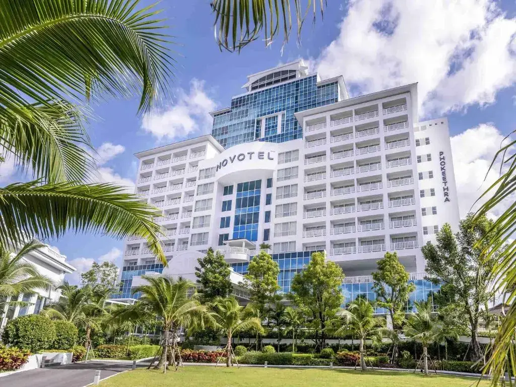 Novotel Phuket City Phokeethra Hotel — фото 1