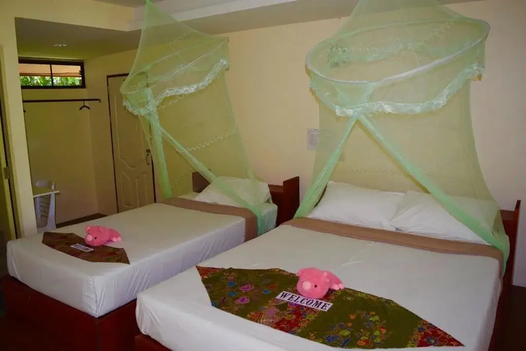 Фаном: The royal bamboo lodge