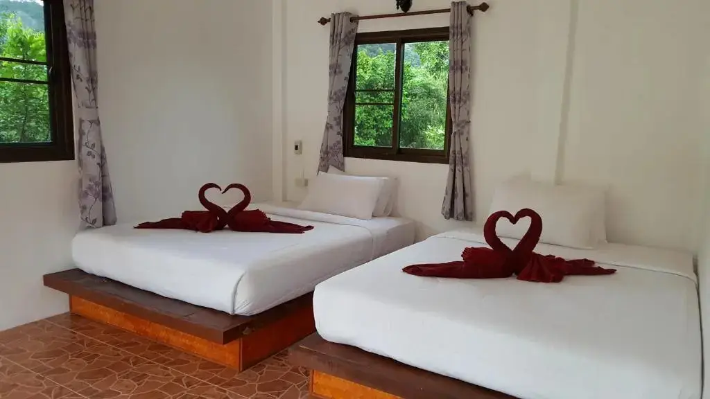 Фаном: Khao Sok Jungle Huts Resort