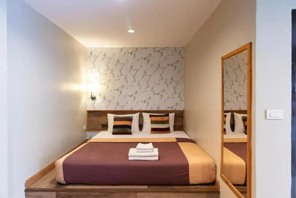 Пхуттхамонтхон: The Palm Hotel