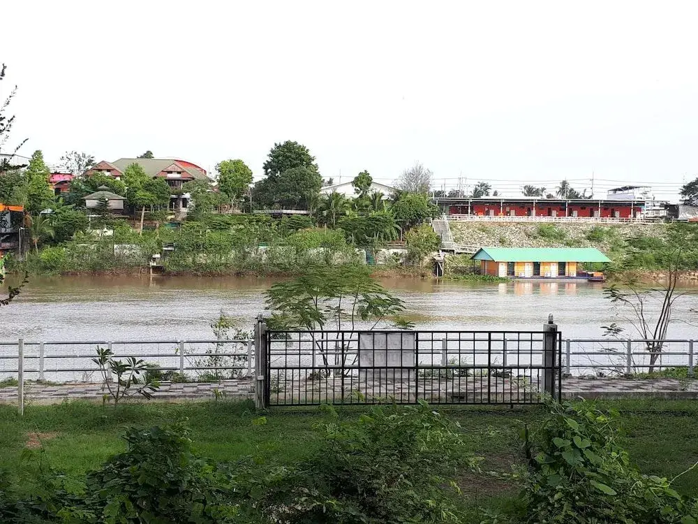 Дамноен Садуак: Baan Rimnam Resort