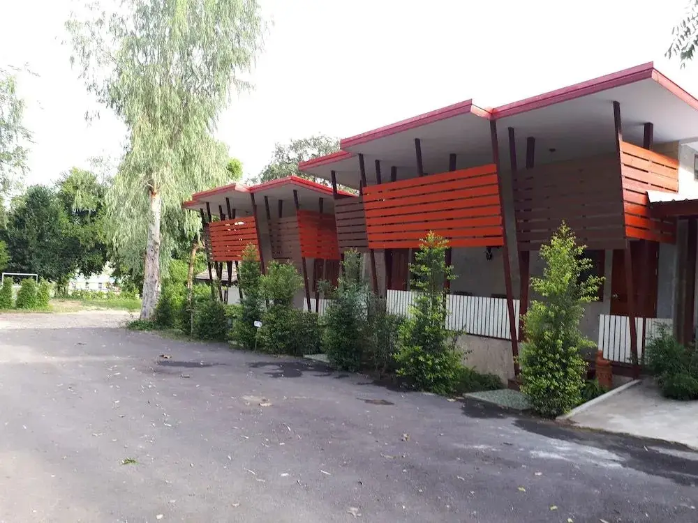 Дамноен Садуак: Baan Rimnam Resort