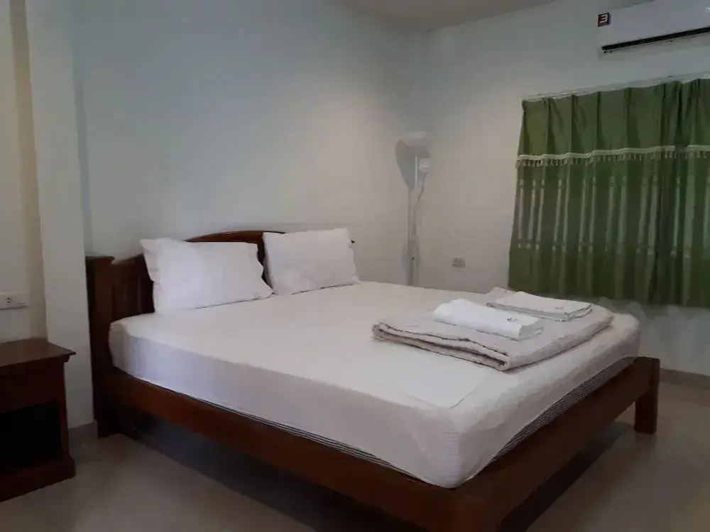 Дамноен Садуак: Baan Rimnam Resort