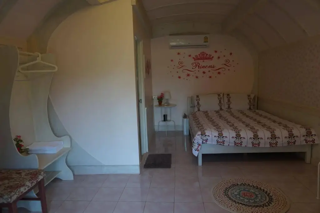 Лат Буа Кхау: Baansuannoi Resort