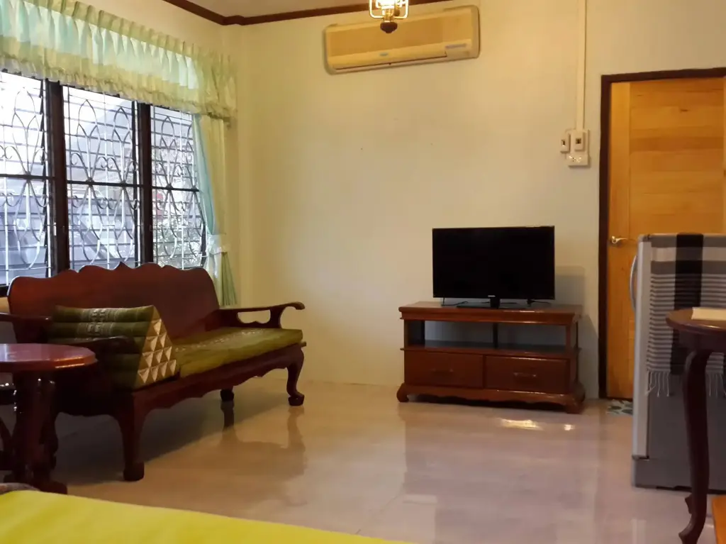 Лоэй: The Stay Guest House