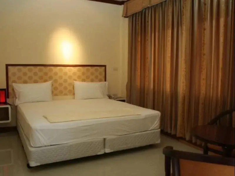 Нахон Фаном: Phutarin Resotel Resort