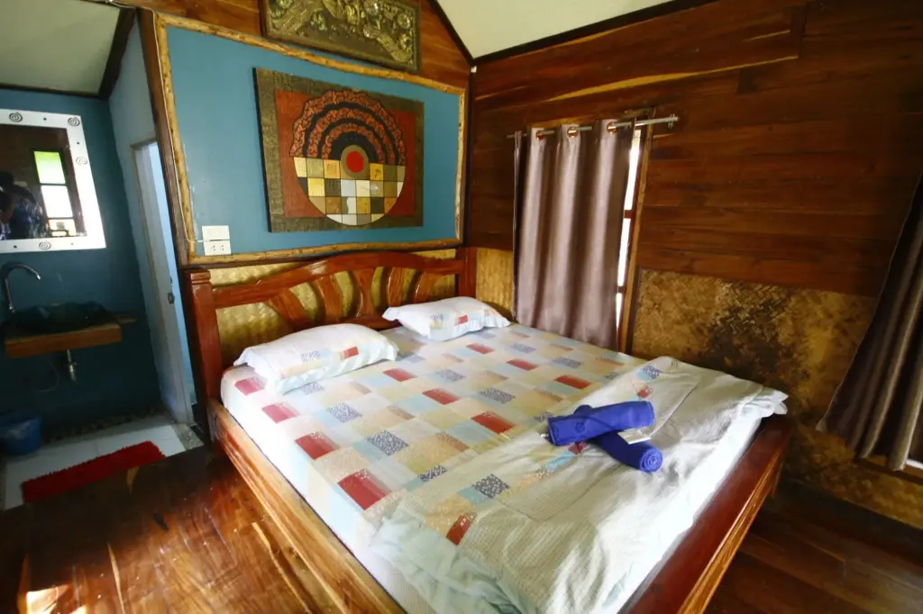 Ко Самет: Baan Pha Nin Mung Korn