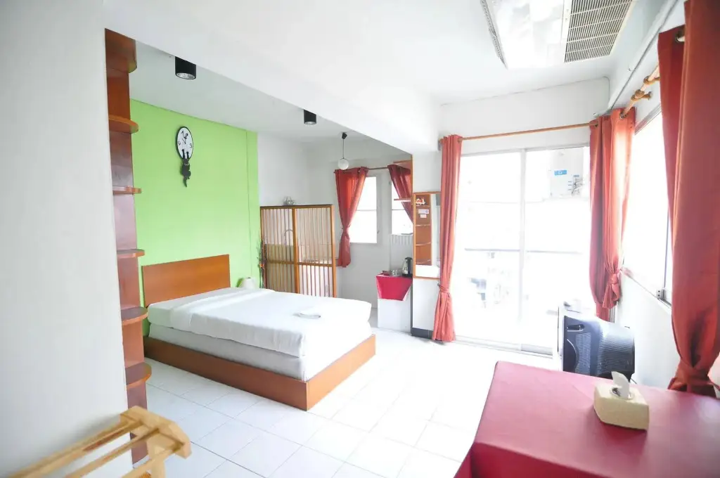 Бангкок: The Living Room Serviced Apartment