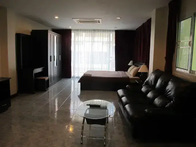 Паттайя: Rouge Service Apartment