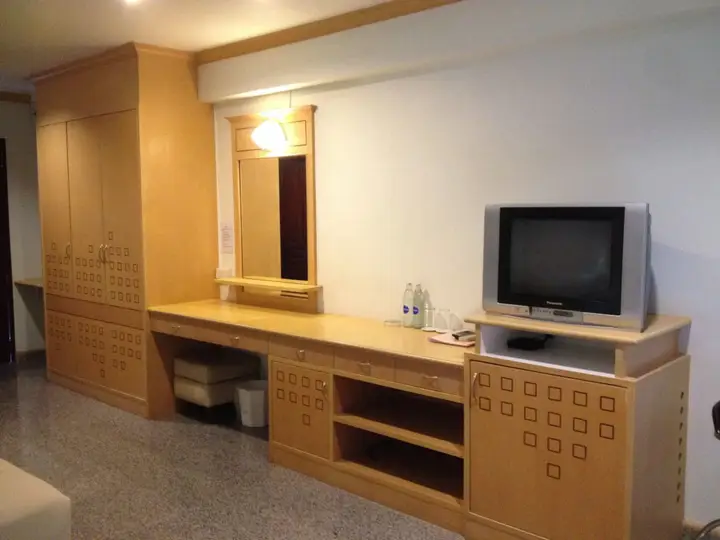 Сурин: Maneerote Hotel Surin