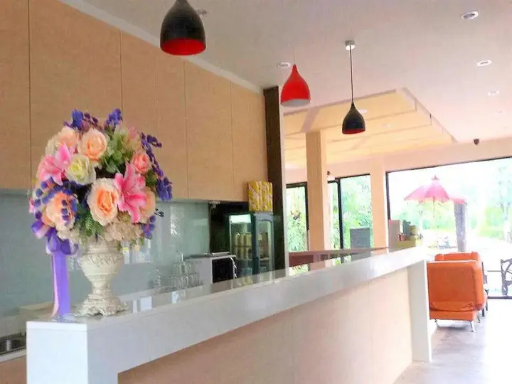 Сураттхани: The Living Hotel at Surat Thani