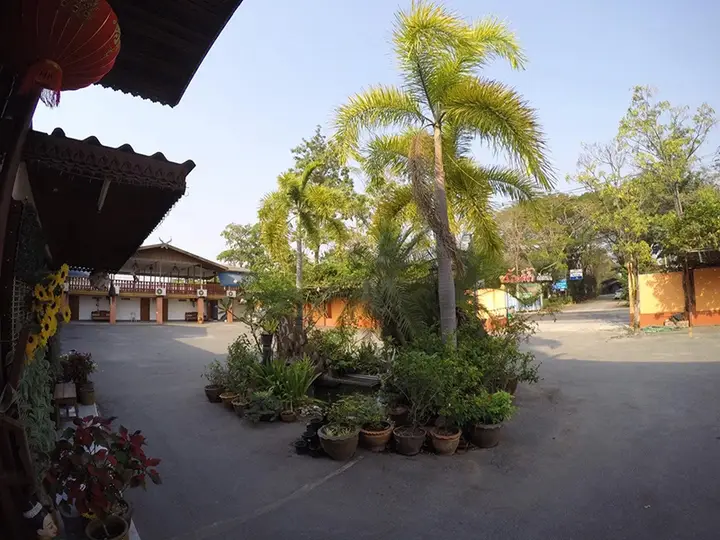 Дамноен Садуак: Phungluang Resort