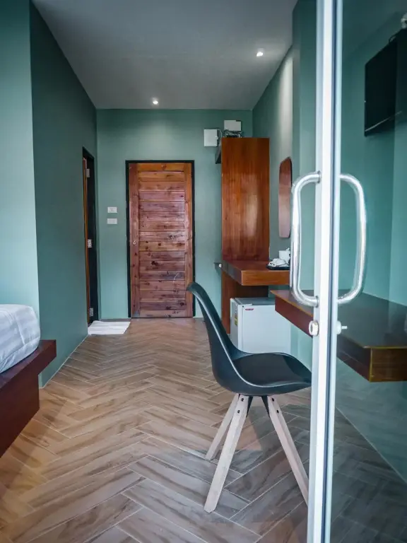 Остров Тау: The CK Hostel