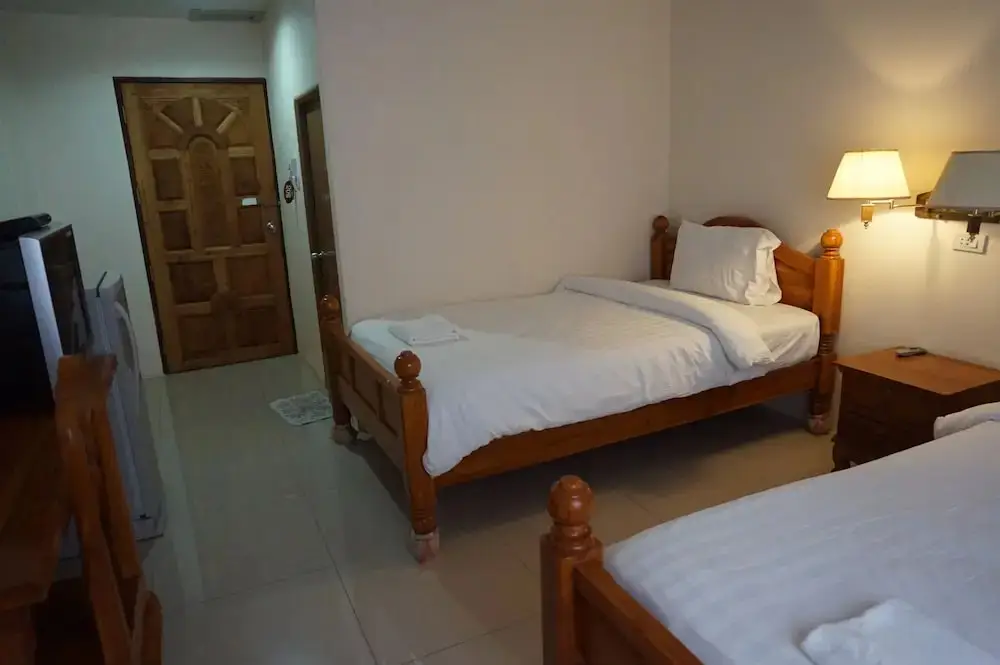 Тхат-Пханом: Pornnarumitr Hotel