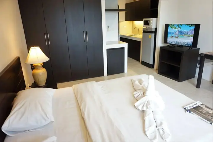 Пхукет: Chaofa West Suites