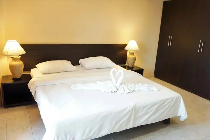 Пхукет: Chaofa West Suites