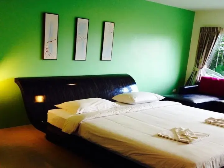 Кату: Five Elephant Hostel