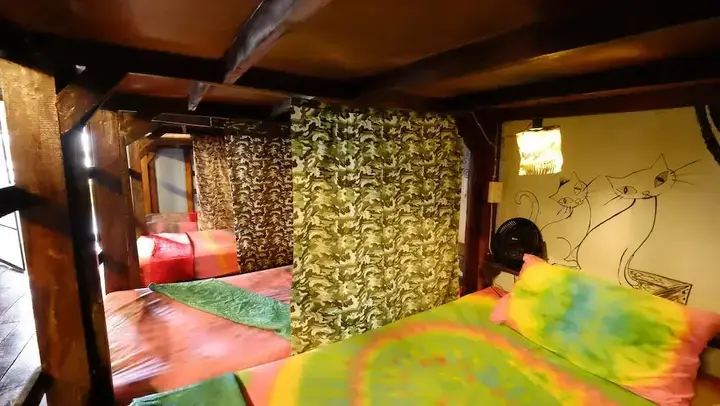 Ланта: Peacock Hostel