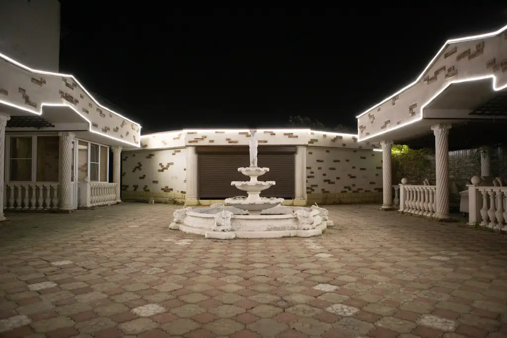 carousel image 3
