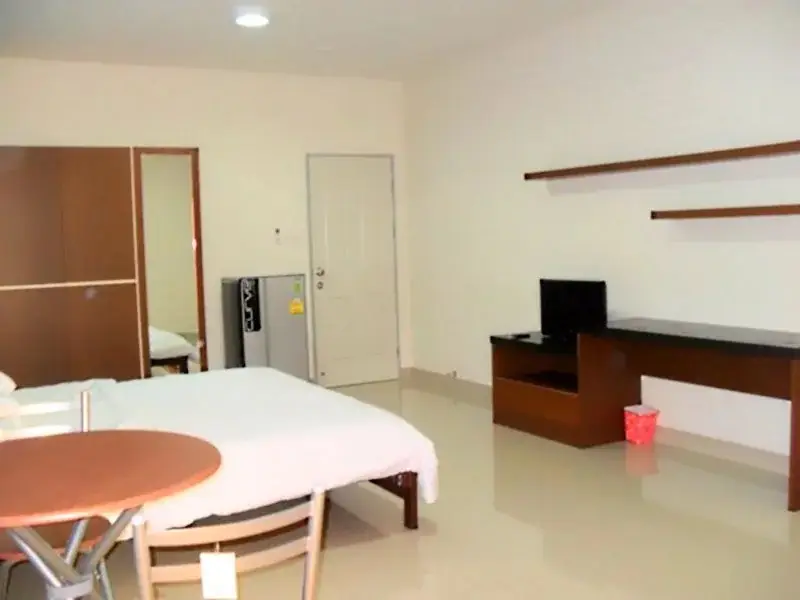Сирача: Aroonsiri Place Apartment