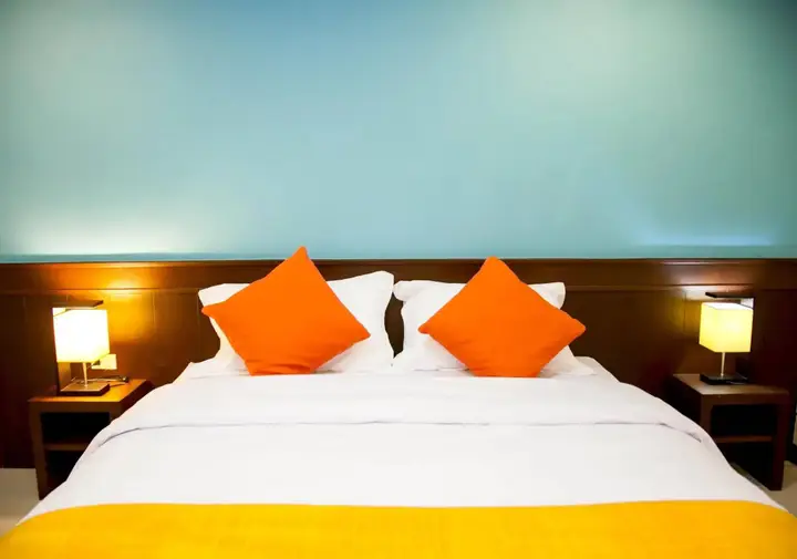 Нонг Кхон Кванг: The Room Service Apartment