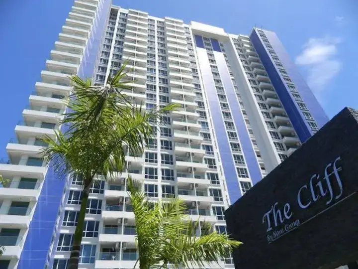 Паттайя: Suntalay The Cliff Apartments