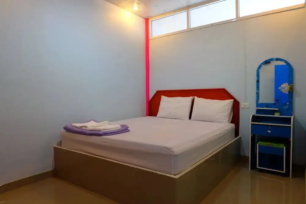 Сураттхани: Thanaroj Guesthouse