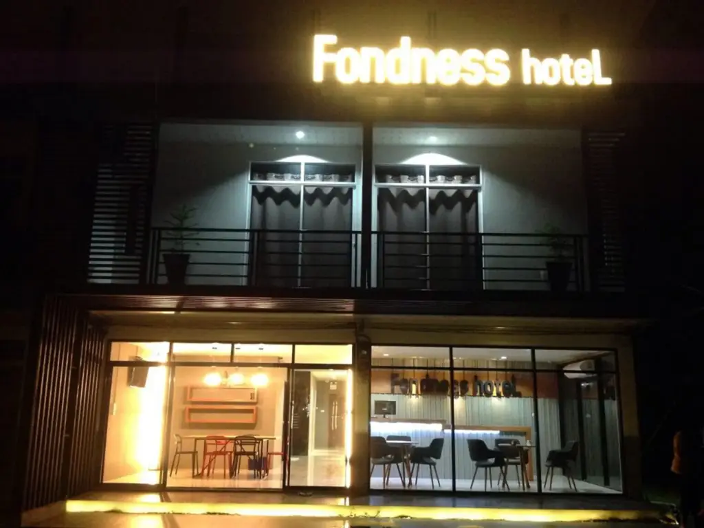 Такуа Па: Fondness Hotel