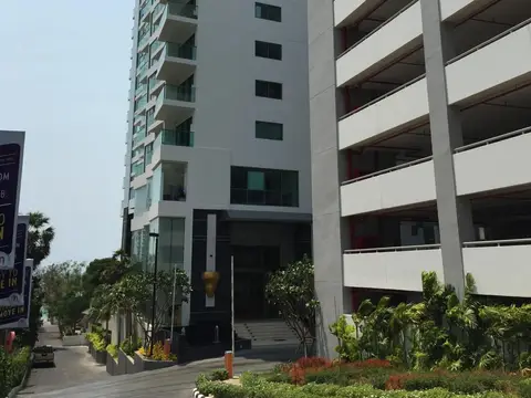 Wong Amat Tower by Liberty Group Apartment — фото 1
