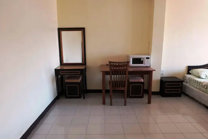 Паттайя: Parinya's Apartment