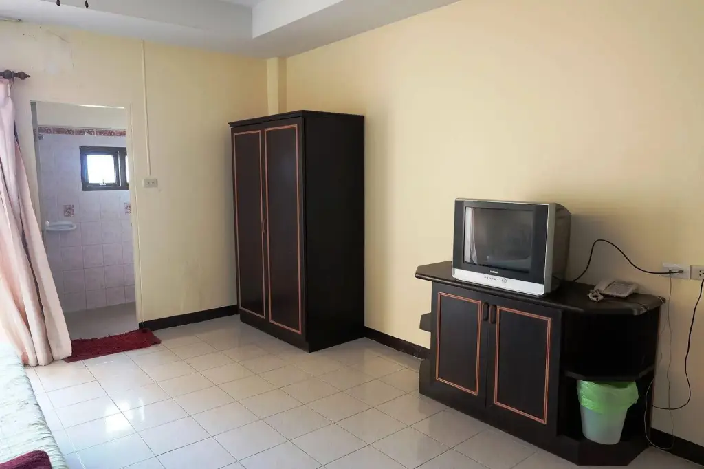 Паттайя: Parinya's Apartment