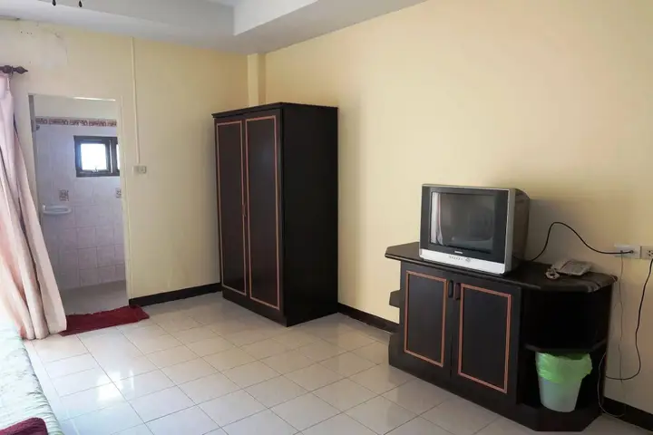 Паттайя: Parinya's Apartment