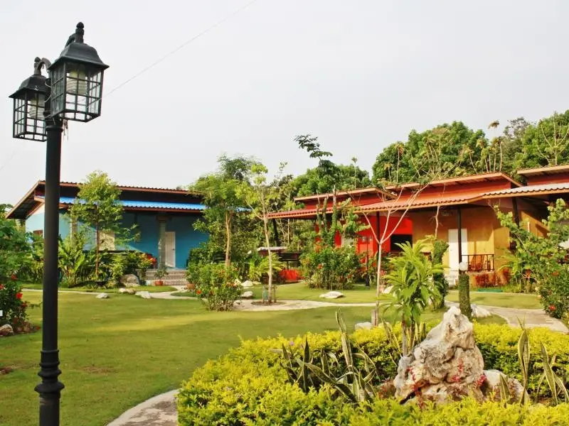 Кханонгпхра: Banruamnamjai Khao Yai