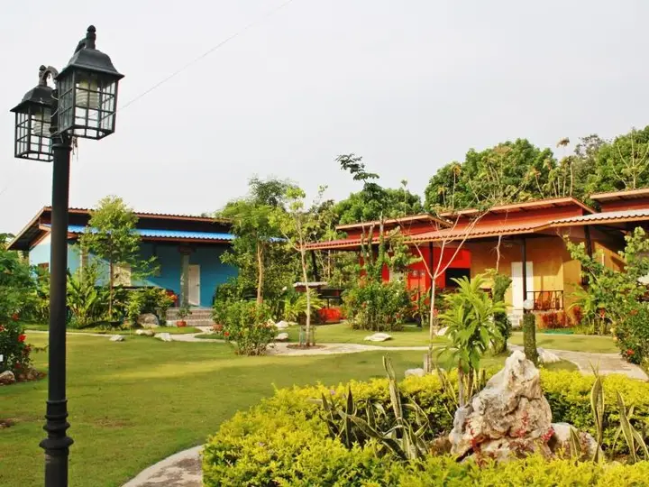 Кханонгпхра: Banruamnamjai Khao Yai