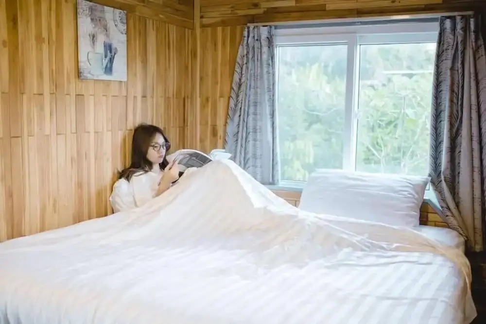 Лоэй: Crystal Box Hotel