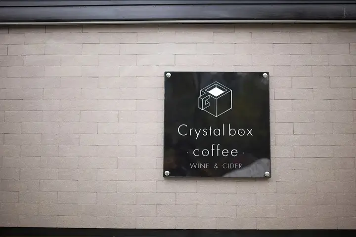 Лоэй: Crystal Box Hotel