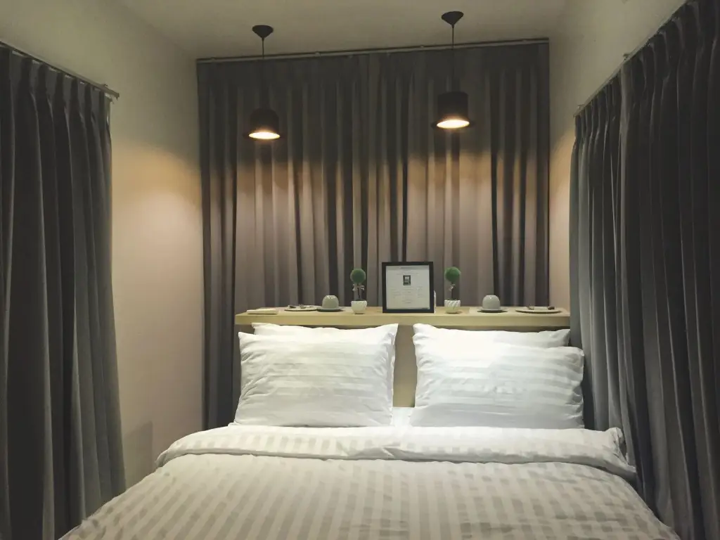 Лоэй: Crystal Box Hotel