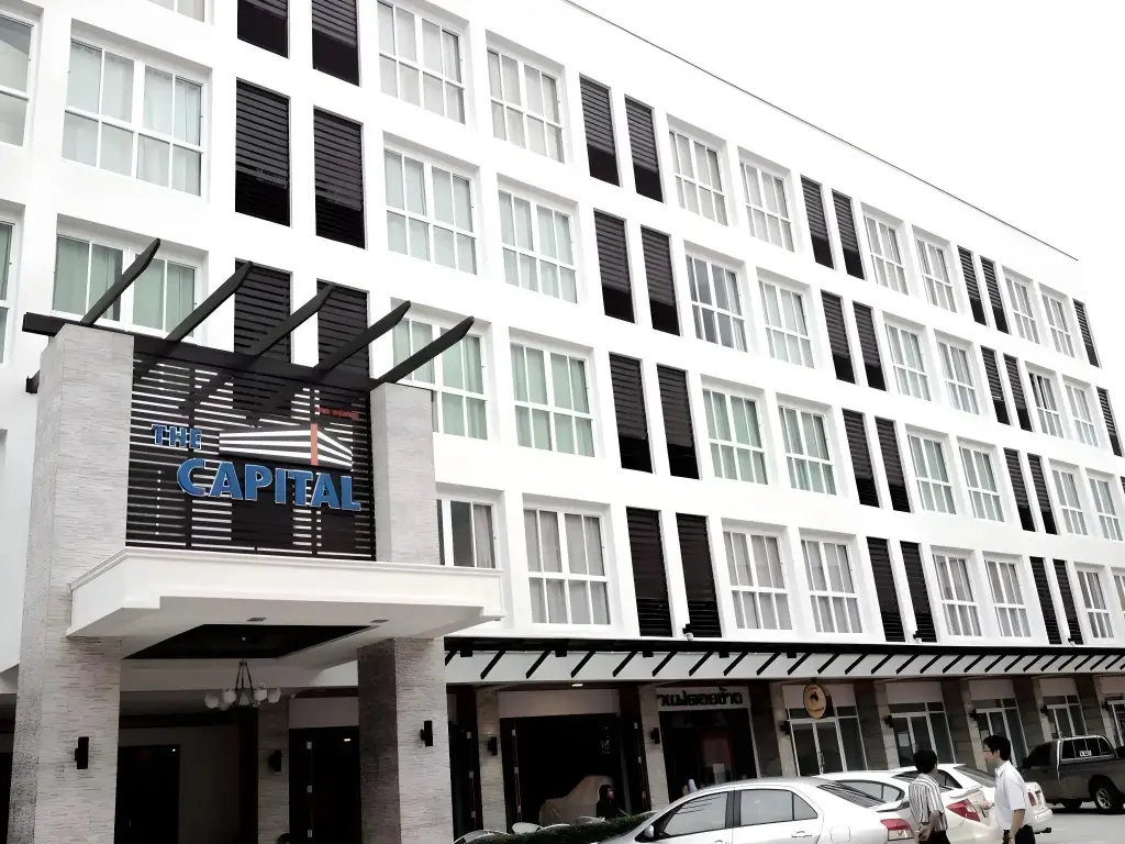 Рои Эт: The Capital Hotel